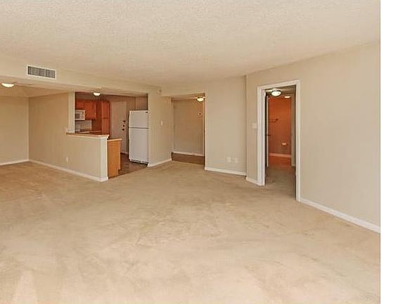 3rd image of 2611 Bayshore Blvd APT 606