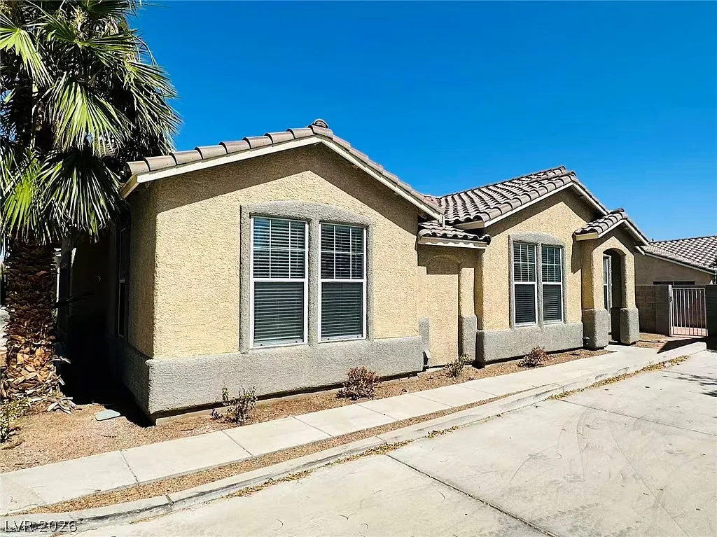 3 bed, 2.0 bath, 1348 sqft, $1,850 — Photo 2