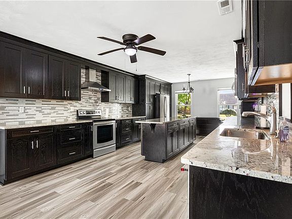 2nd image of 1941 Country Manor Ln