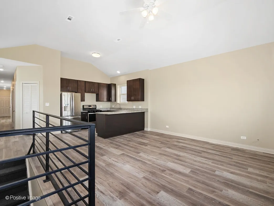 2855 W Arthington St — Photo 4