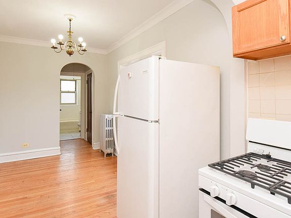 4th image of 5117.5 W Montrose Ave #B3