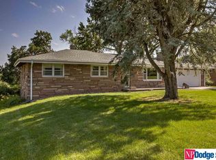 7115 Country Club Rd, Omaha, NE 68152