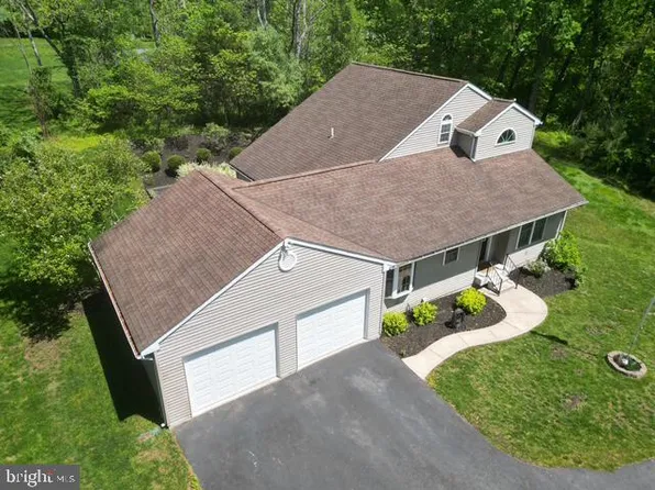 102 Glendale Rd, Boyertown, PA 19512