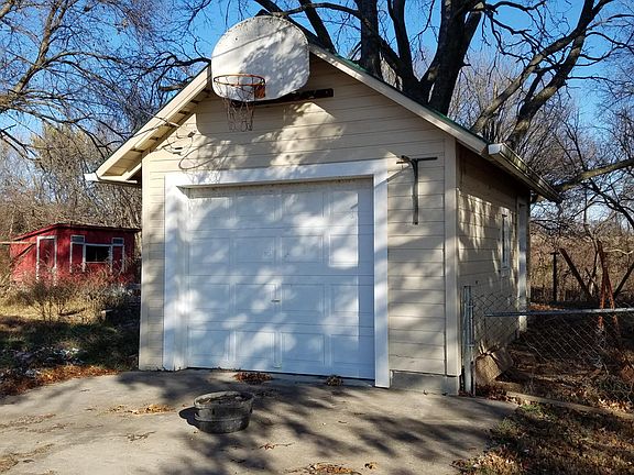 Small garage for storage