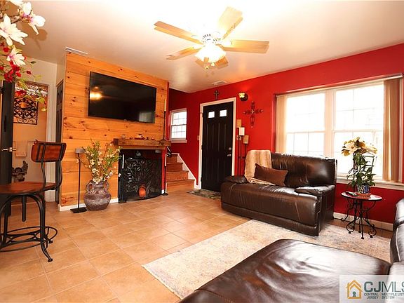 2nd image of 338 McDowell Dr