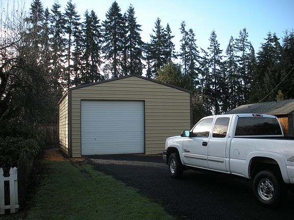 3rd image of 32780 E Maple St