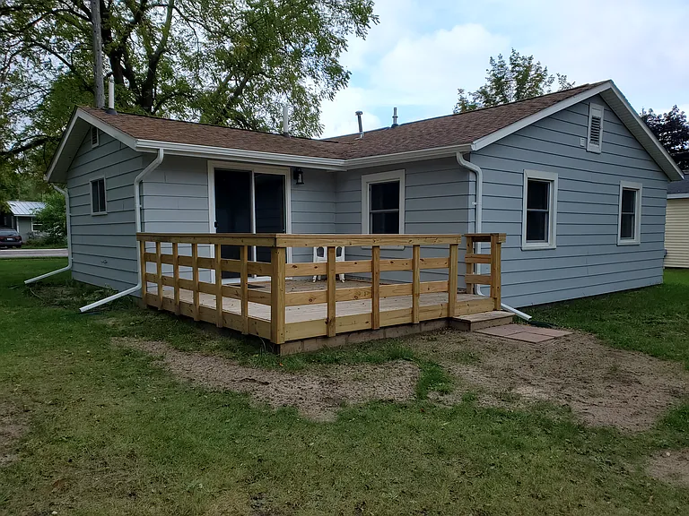 921 Hannah Ave — Photo 2