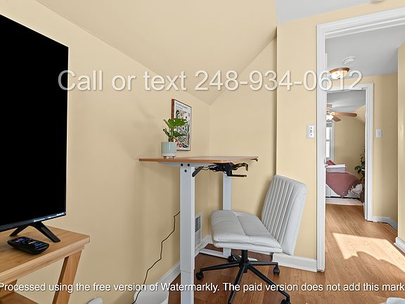 3rd image of 26107 Dartmouth St