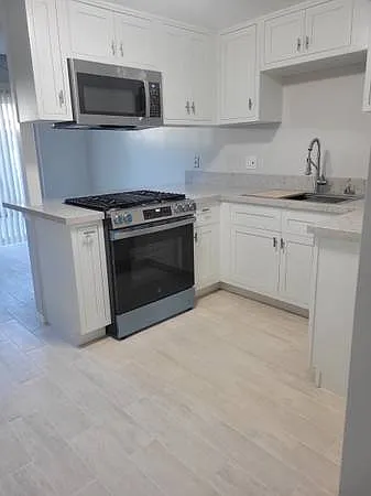 Empire Apartments — Photo 3
