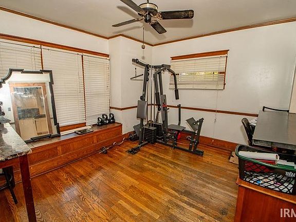 3rd image of 1145 W Jefferson Blvd