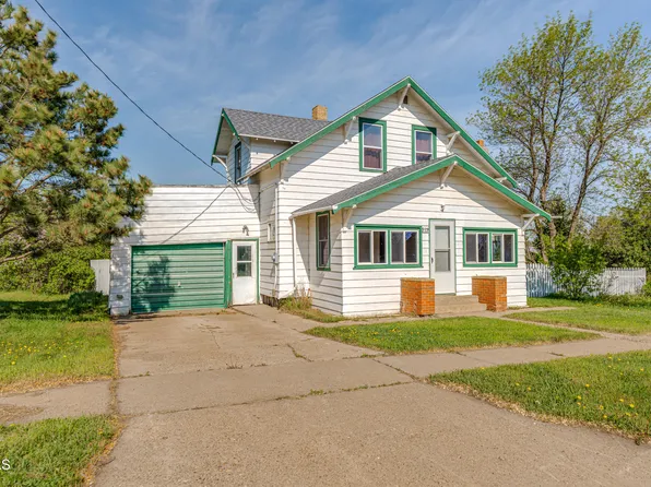 212 S 7th St, New Salem, ND 58563
