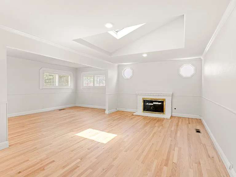 6923 Lassen St — Photo 3