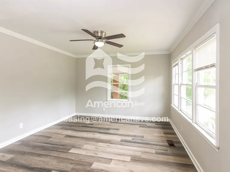 207158_002_living_room_3.jpg