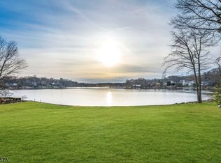 26 Lake Dr, Mountain Lakes, NJ 07046