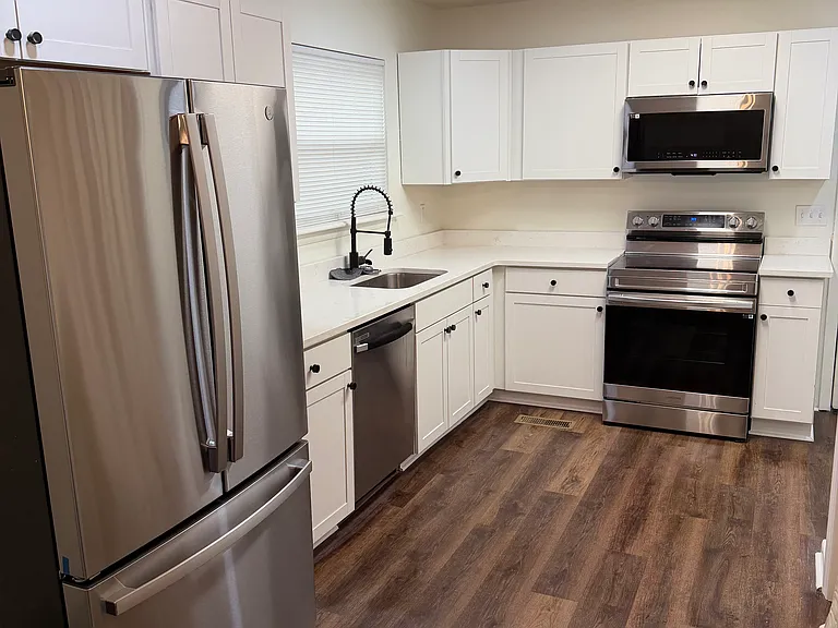 308 Lakeview Dr — Photo 8