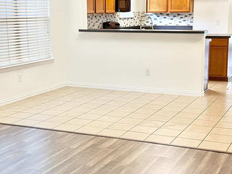 706 Creekview Dr — Photo 17