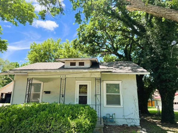114 N Woodlawn St, Wellington, KS 67152