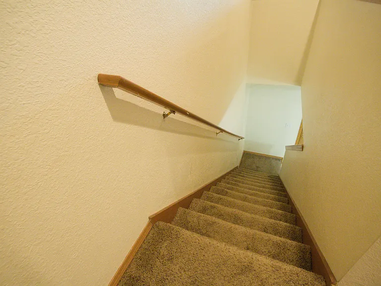 1819 Skyline Ct S — Photo 9