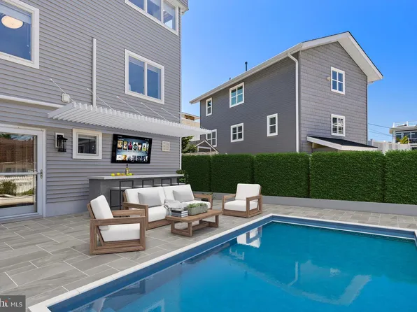 10 E 11th St, Beach Haven, NJ 08008