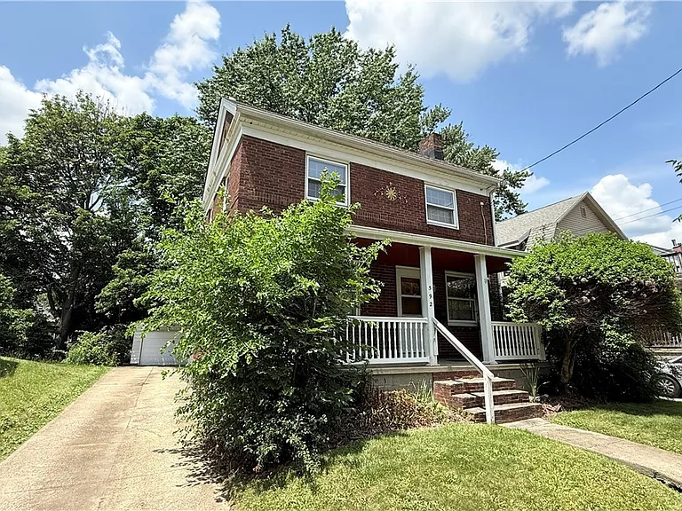 592 Lindell St — Photo 3
