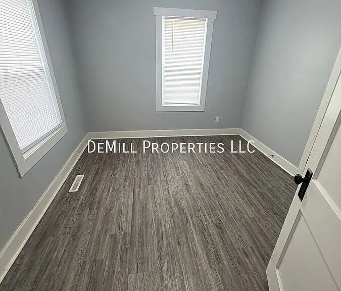 1126 W Hamilton St — Photo 8