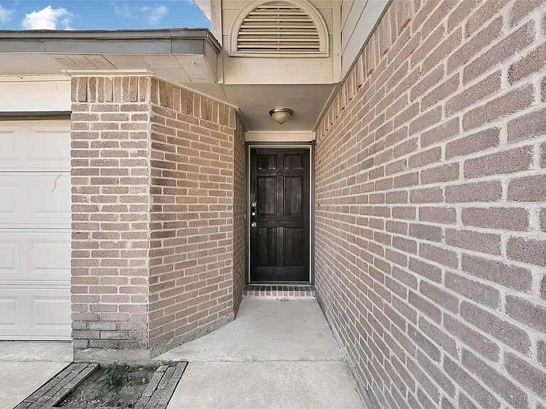 19327 Cypress Harbor Dr — Photo 1