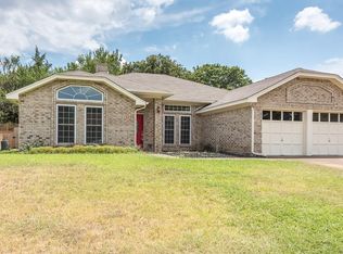 2203 Eva Ln, Euless, TX 76040