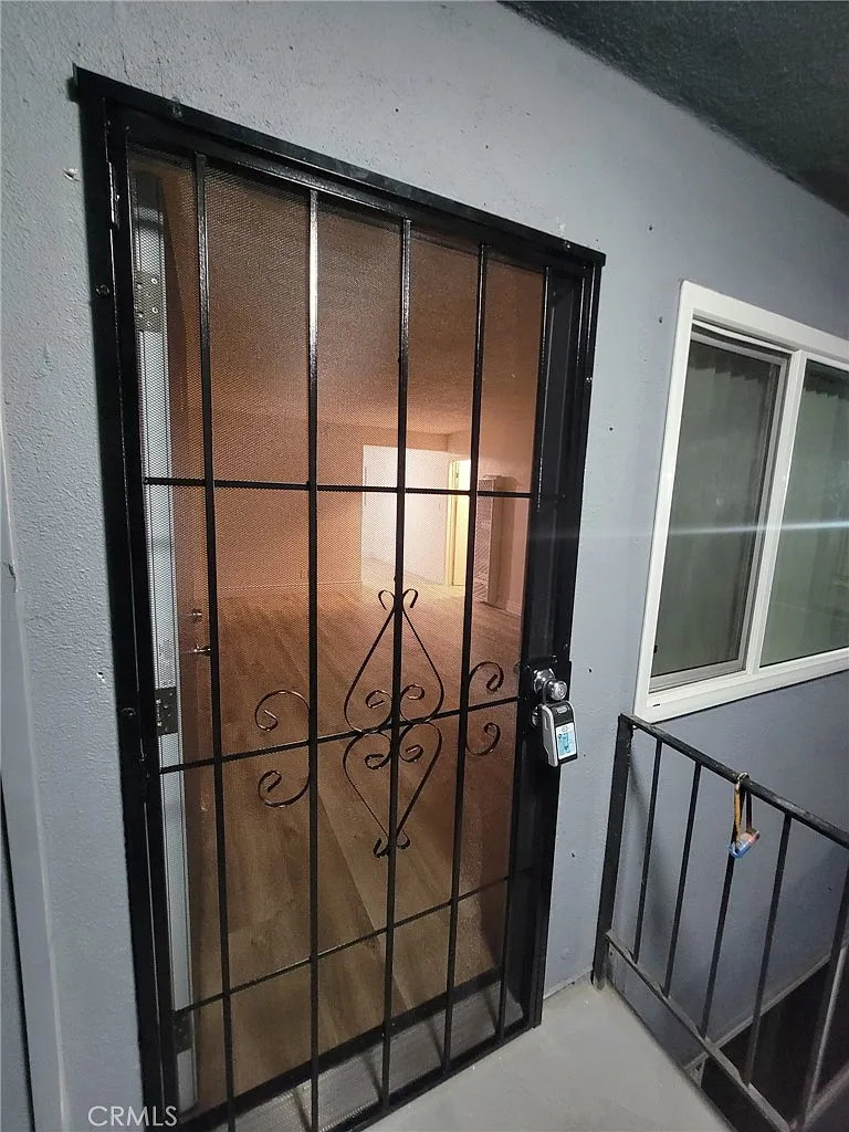 2 bed, 812 sqft, $2,200 — Photo 3