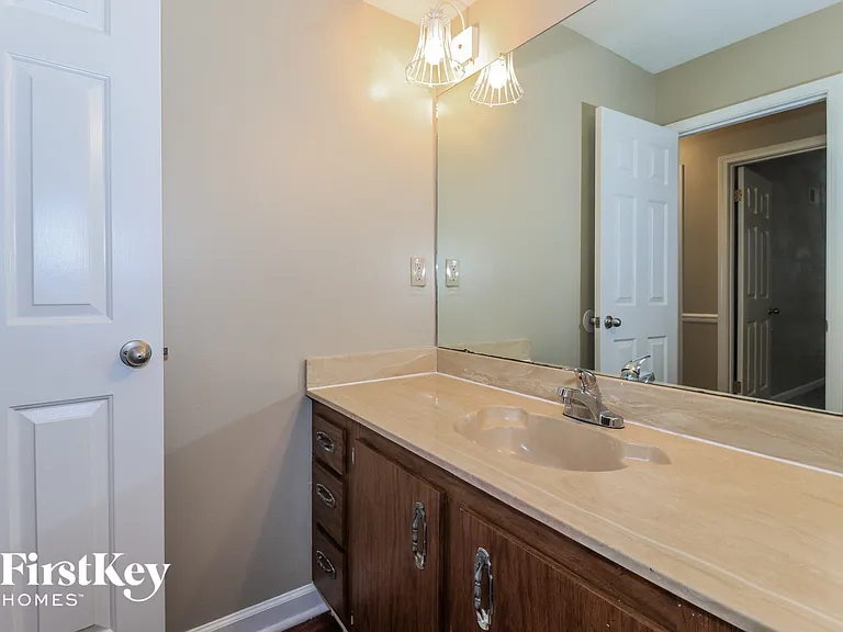 8418 Chippingham Dr — Photo 12