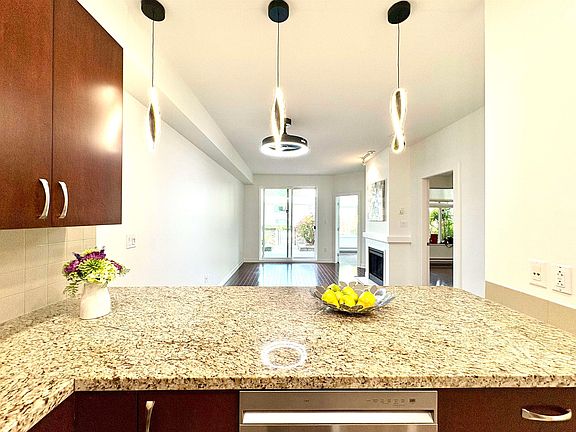 4th image of 10237 133rd St #112