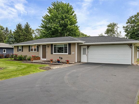 3rd image of 794 Flynn Rd