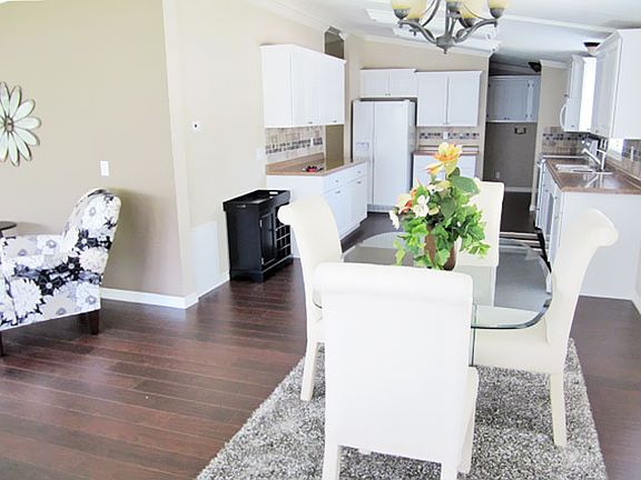 5th image of 211 Las Palmas Blvd