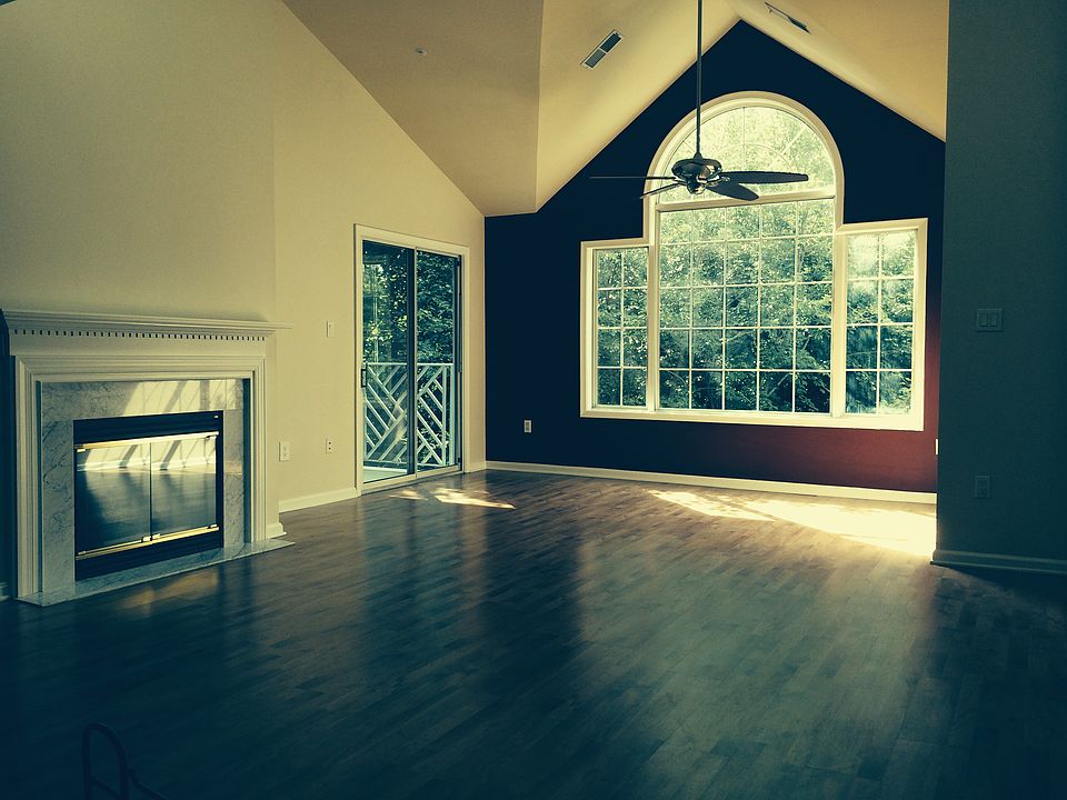 Family Room - Lake View