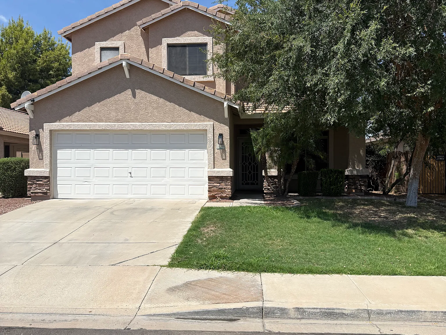 3 bed, 2.5 bath, 1691 sqft, $2,200 — Photo 2