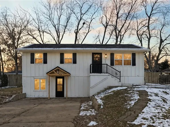 605 NE 3rd St, Blue Springs, MO 64014