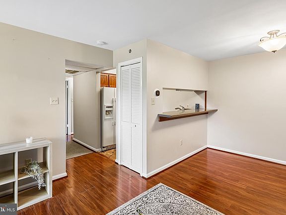 3rd image of 4 Banyan Wood Ct APT 203