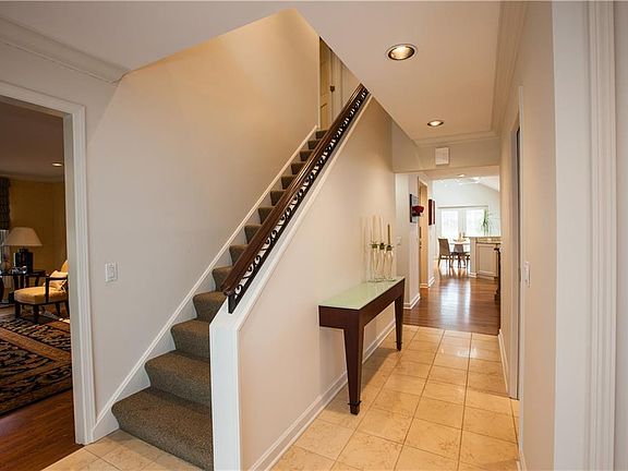 3rd image of 72 Wychwood Dr