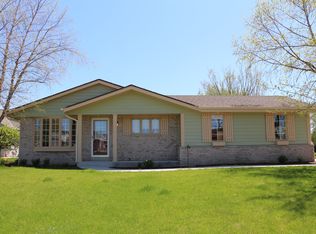 10750 S Richard Rd, Oak Creek, WI 53154