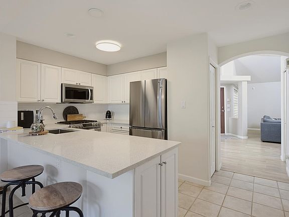 4th image of 1550 Larkhall Cres #21