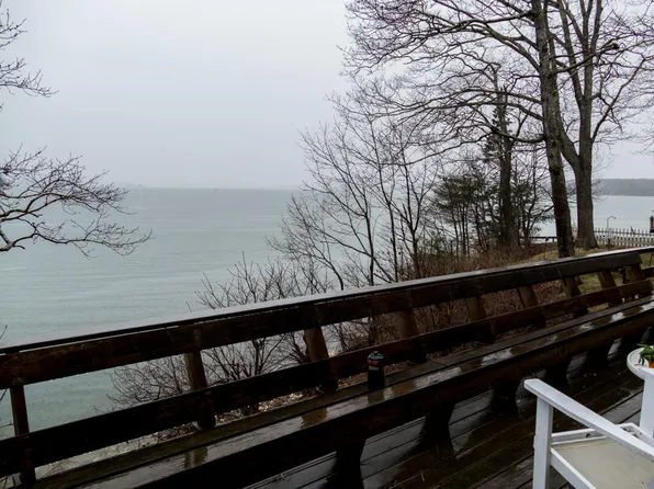 33 Shore Drive, Freeport, ME 04032