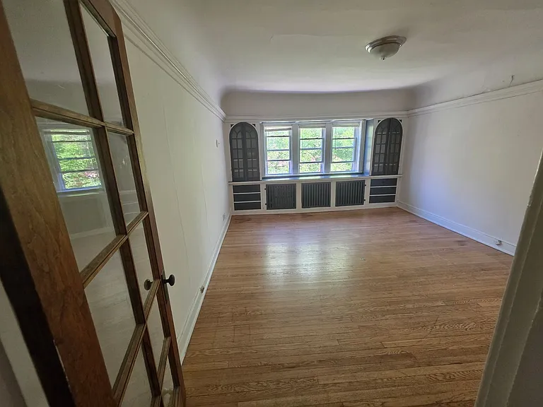 2528 N Maryland Ave — Photo 4