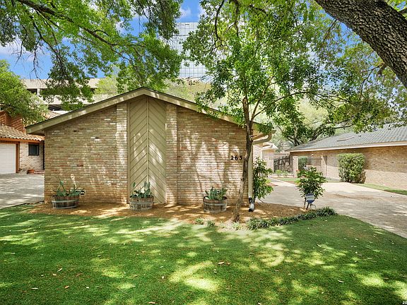 3rd image of 2631 COUNTRY SQUARE ST