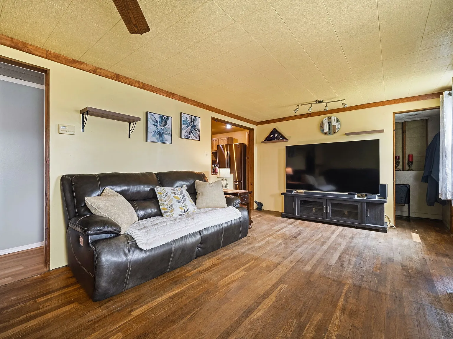 2 bed, $1,300 — Photo 4