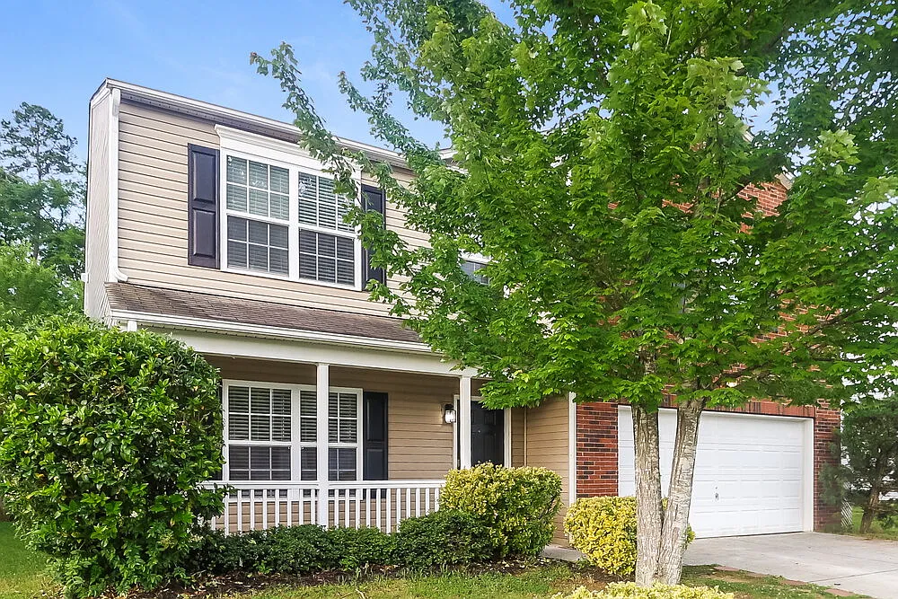 4 bed, 2.5 bath, 3268 sqft, $2,345 — Photo 4