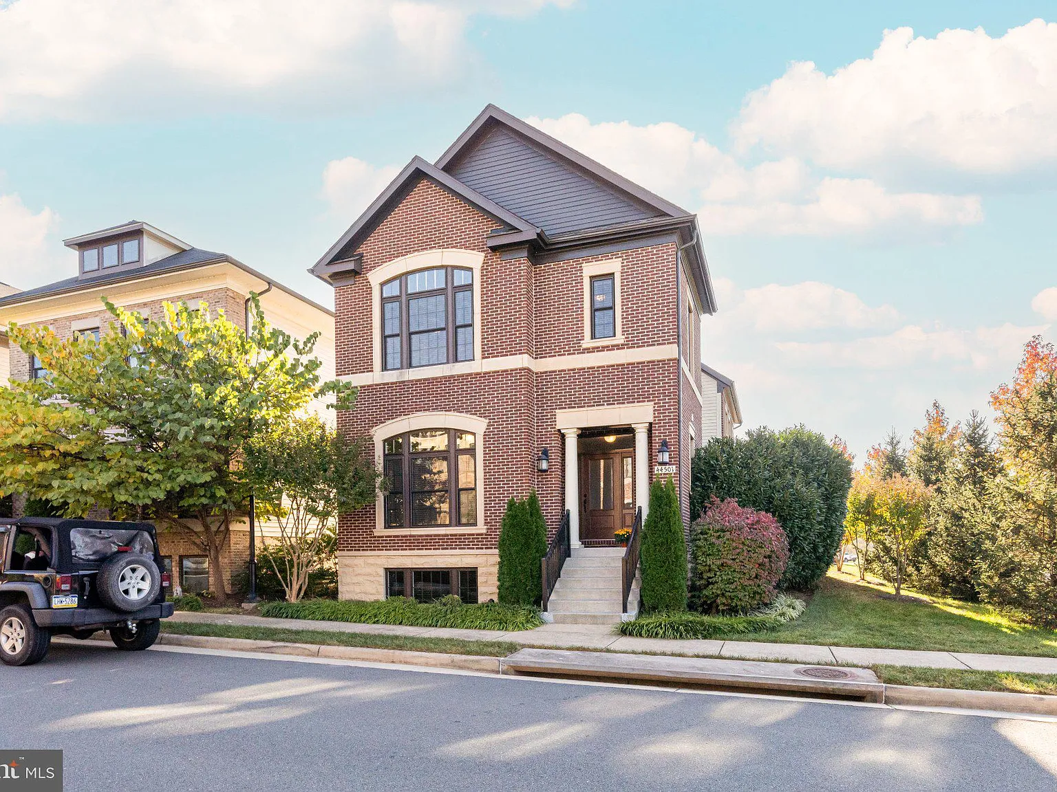 5 bed, 4.5 bath, 3897 sqft, $5,750 — Photo 1