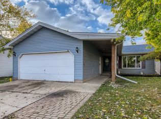 75 Rockledge Dr, Romeoville, IL 60446