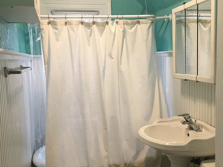 1664 N Astor St #UPPER — Photo 14