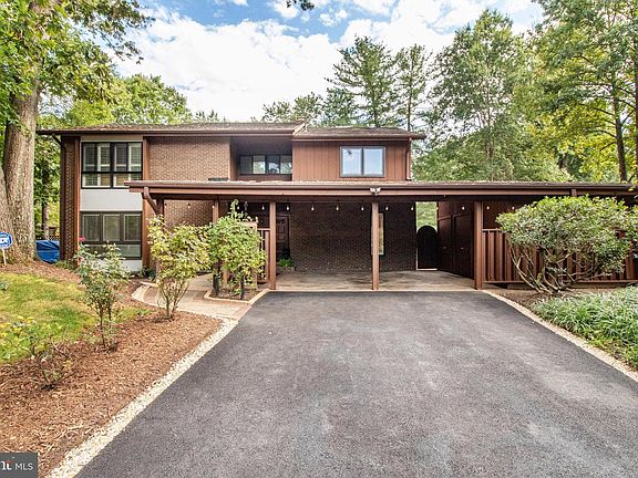 3rd image of 3229 Amberley Ln #35
