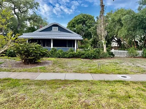 1828 Grove St Photo 1