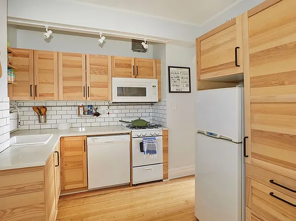 20 Plaza St E APT D21, Brooklyn, NY 11238